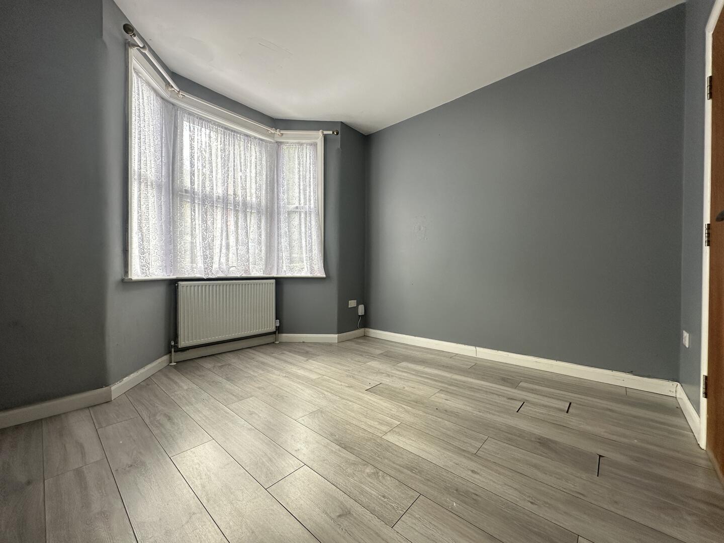 5 bed property in Grosvenor Road, London